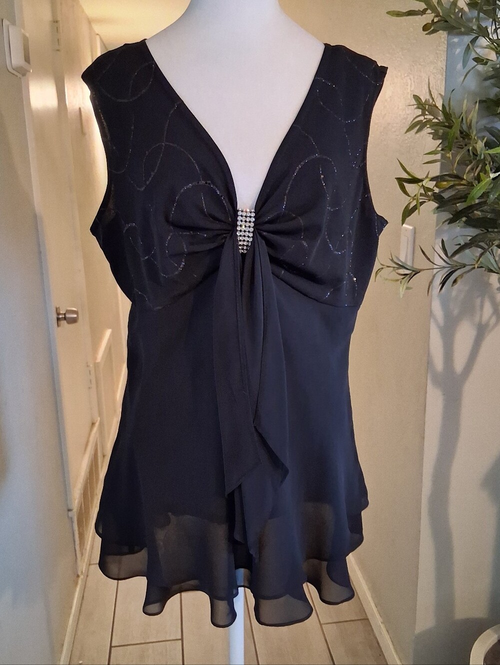 dressbarn Black Sleeveless V-Neck Top with Rhinestone Accent Sz16 Y2k Fairy